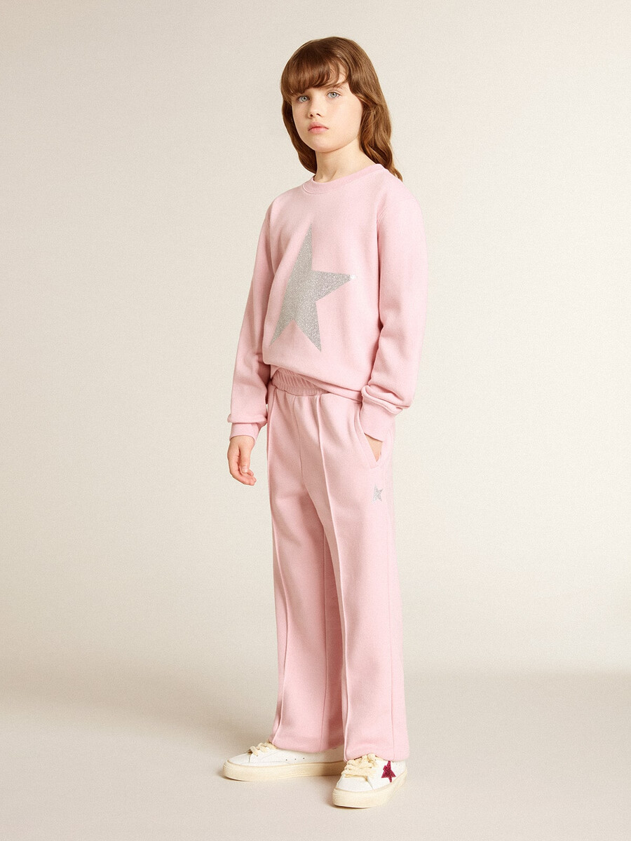 rosa sweatshirt mit großem silbernen glitzerstern auf der vorderseite