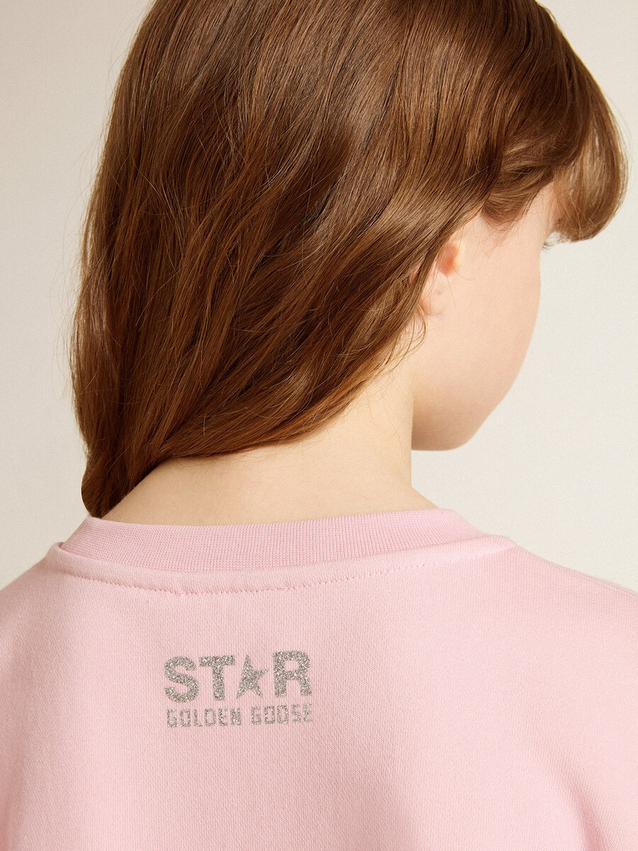 rosa sweatshirt mit großem silbernen glitzerstern auf der vorderseite