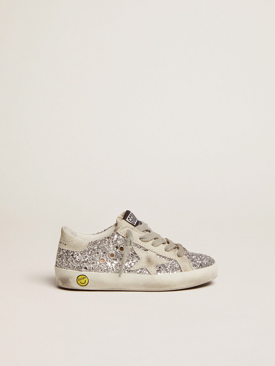 junior super-star mit silbernem glitzer und wildlederdetails