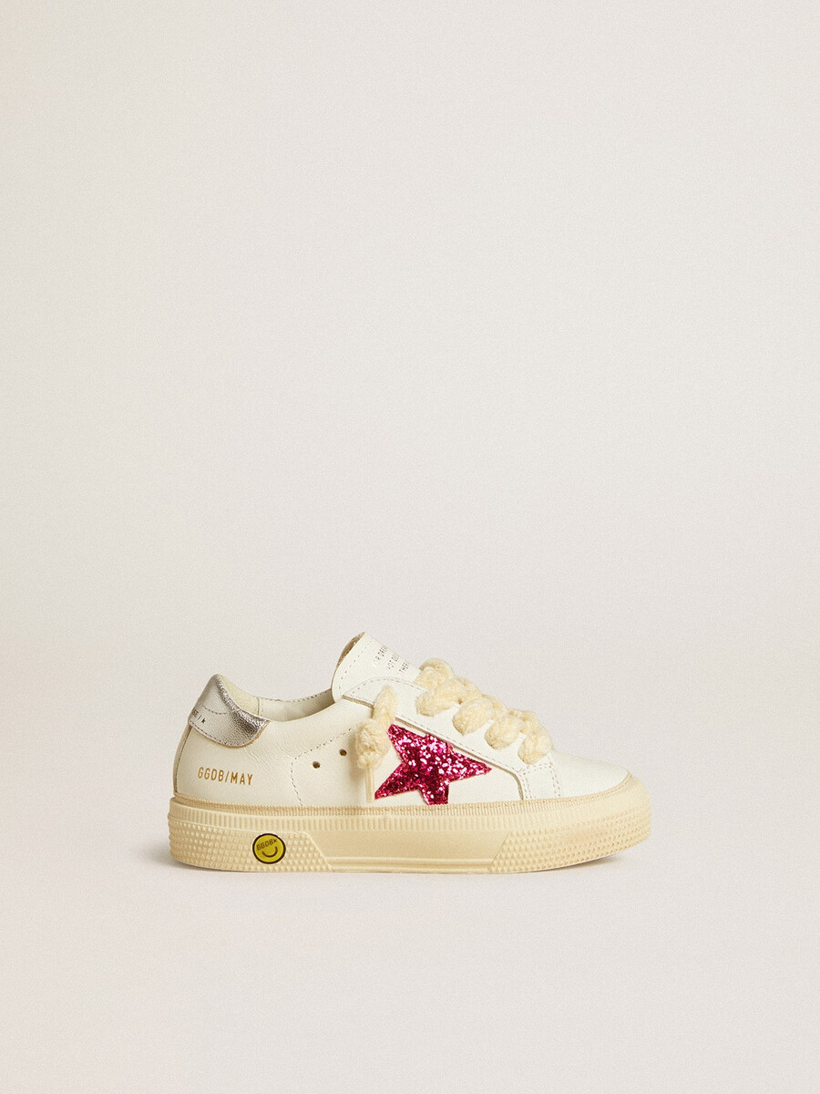 may junior mit fuchsiafarbenem glitzerstern und fersenlasche aus metallic-leder