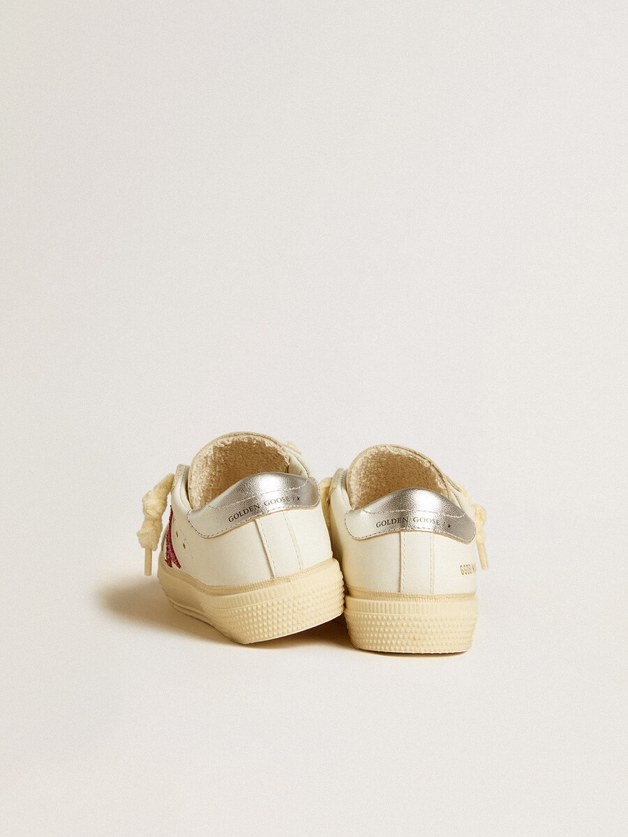 may junior mit fuchsiafarbenem glitzerstern und fersenlasche aus metallic-leder