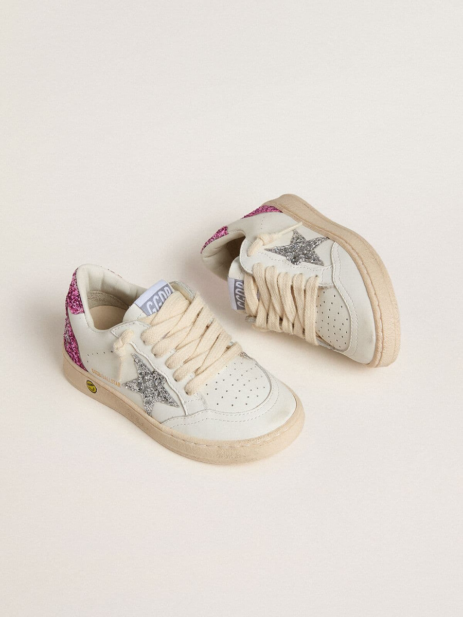 junior ball star mit silbernem glitzerstern und pinkfarbener glitzer-fersenlasche
