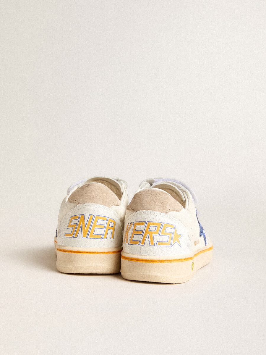 junior ball star mit blauem glitzerstern und beigefarbener wildleder-fersenlasche