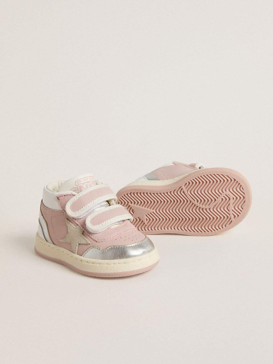 junior june aus rosafarbenem leder mit einsätzen aus metallic-leder und wildlederstern
