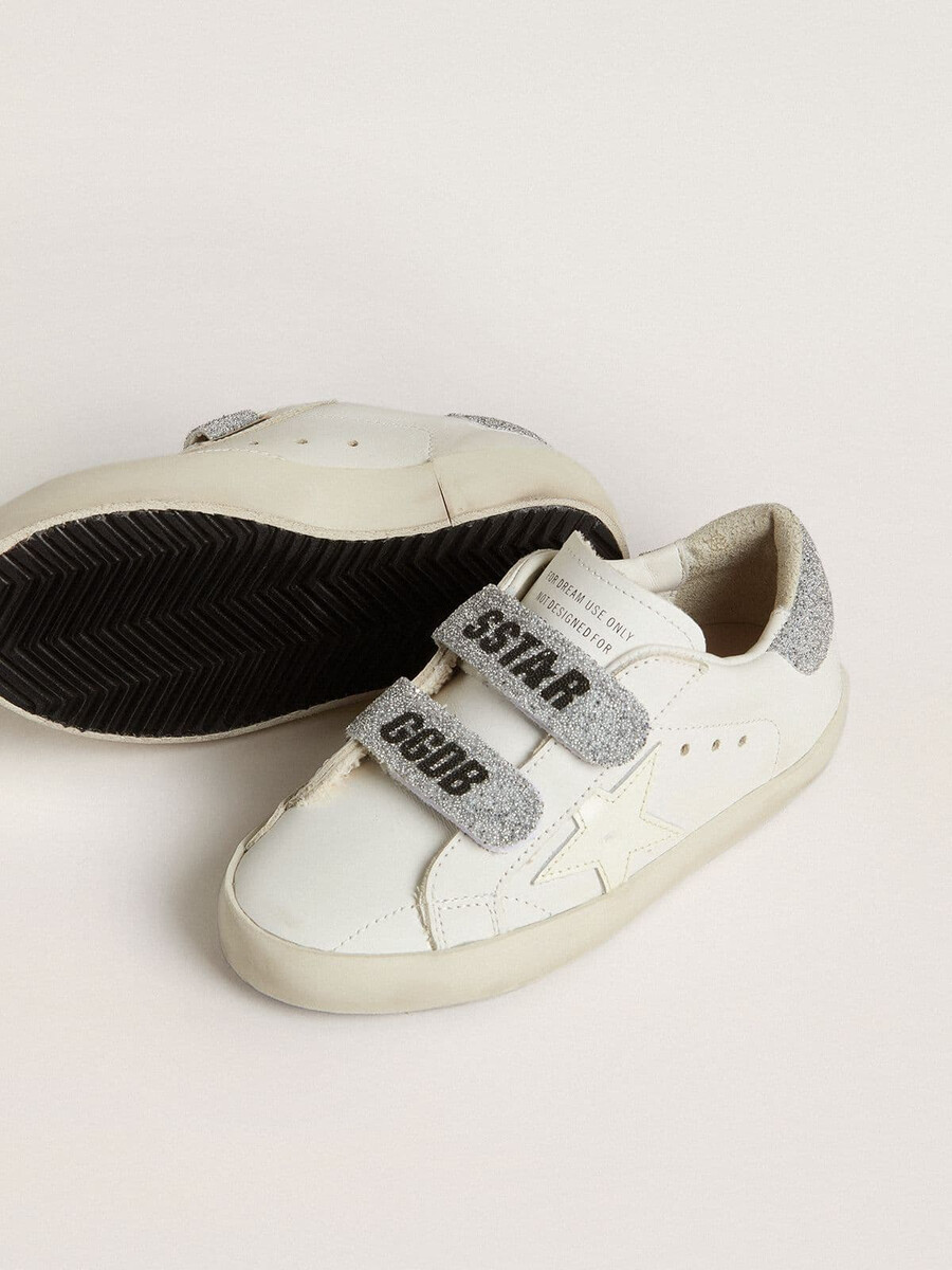 teen old school aus weißem leder mit silberner swarovski-kristall-fersenlasche und riemen