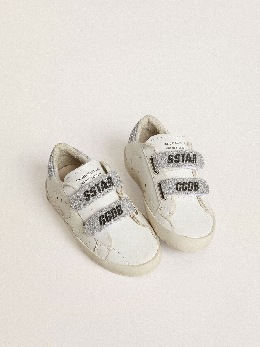 young old school aus weißem leder mit silberner swarovski-kristall-fersenlasche und riemen