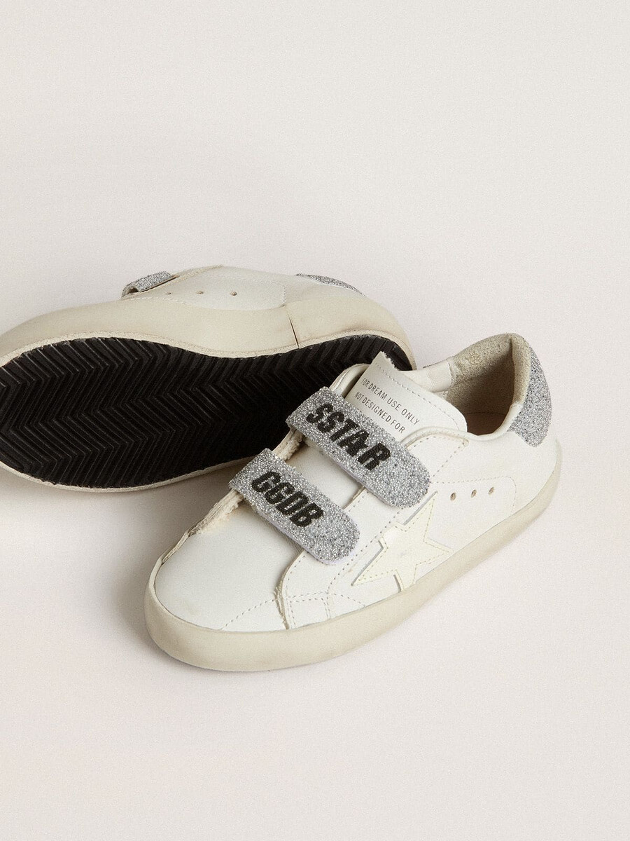 young old school aus weißem leder mit silberner swarovski-kristall-fersenlasche und riemen