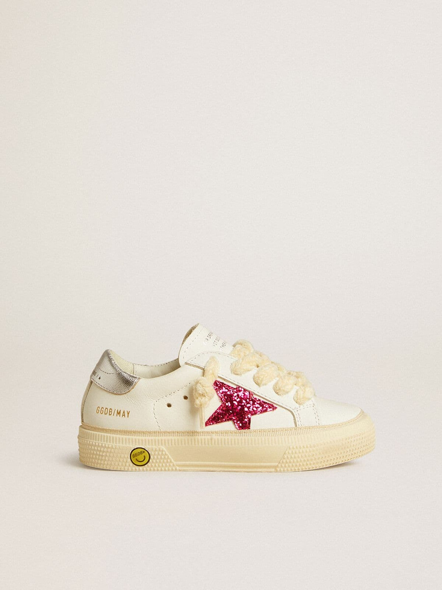 may young mit fuchsiafarbenem glitzerstern und fersenlasche aus metallic-leder