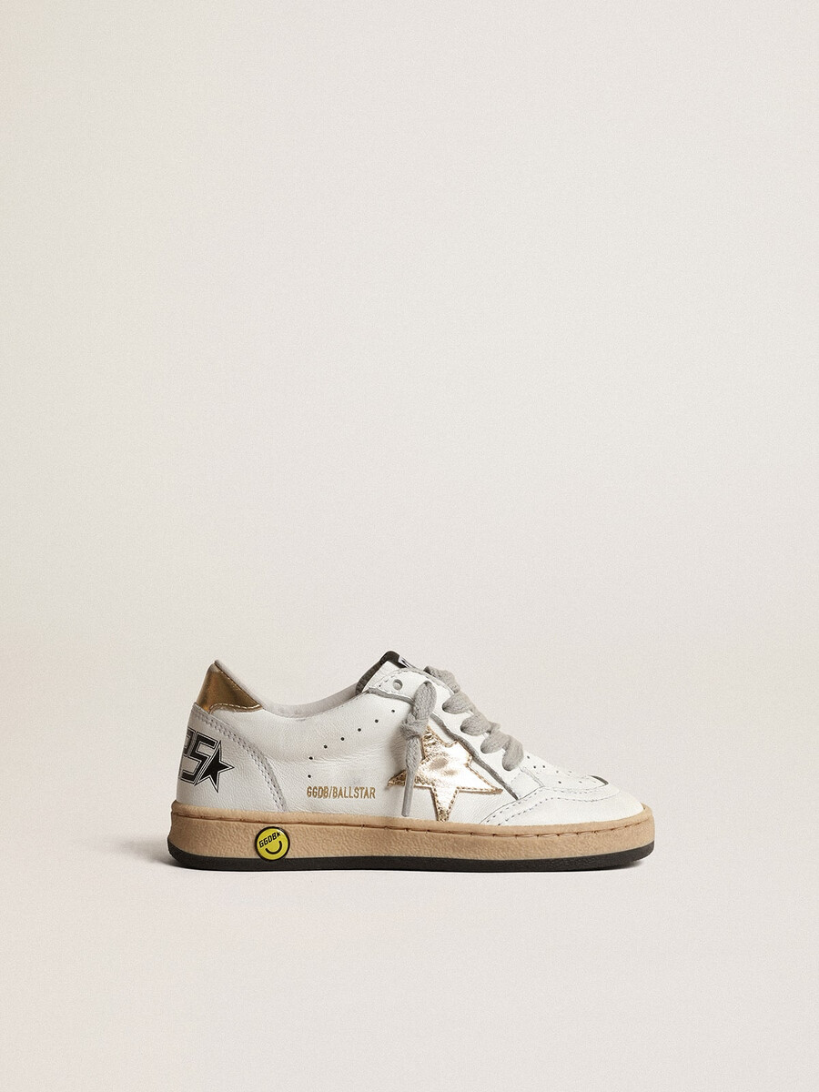 ball star young mit goldfarbenem metallic-lederstern und fersenlasche