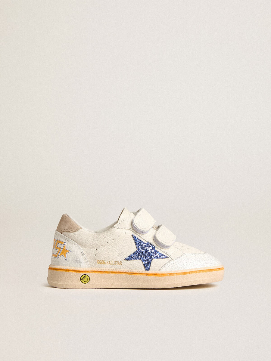 young ball star mit blauem glitzerstern und beigefarbener wildleder-fersenlasche