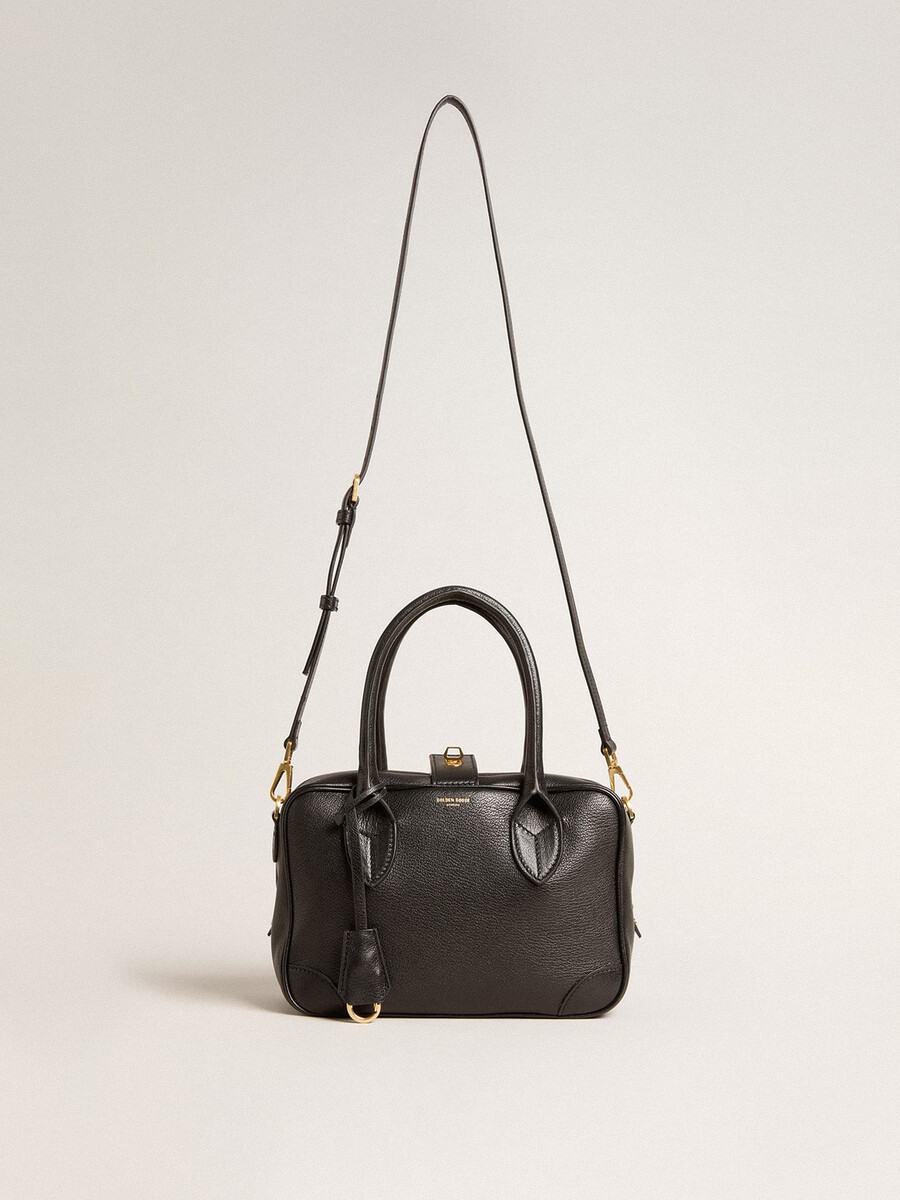 vita-tasche aus schwarzem schafsleder mit goldenen details