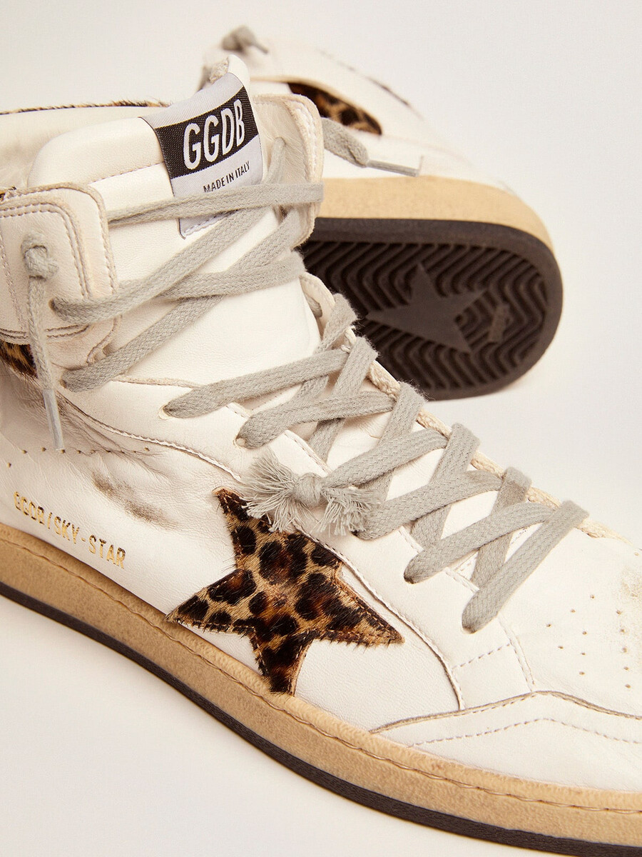 sky-star-sneaker mit charakteristischem logo am knöchel und einsätzen aus leoparden-ponyfell