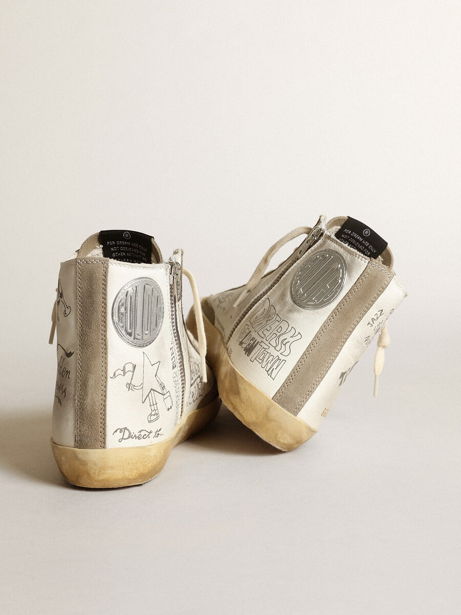 damenschuh francy mit taubengrauen wildledereinsätzen und flächendeckendem schriftzug