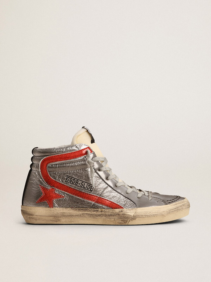 damen-sandalen mit silberfarbenem metallic-leder-obermaterial und rotem metallic-leder-akzent