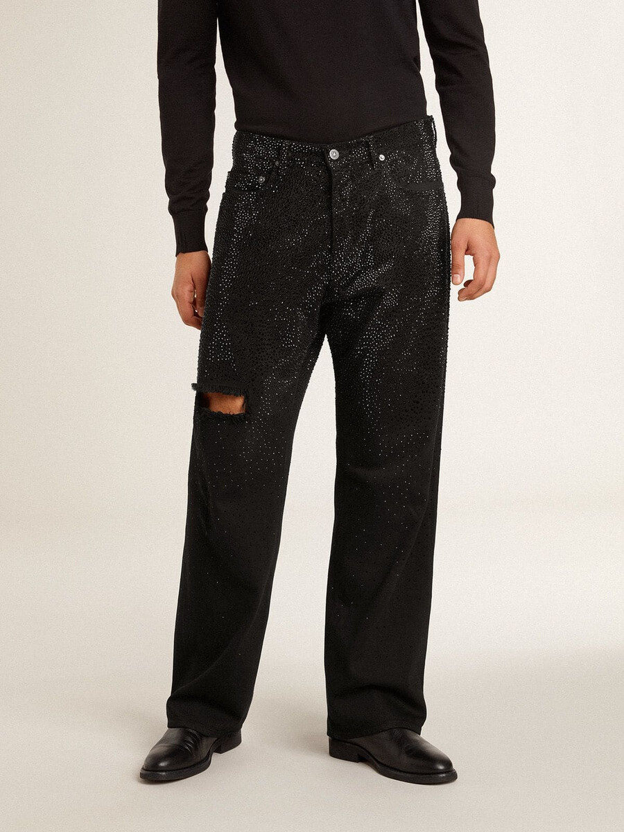 schwarze herrenjeans mit lockerer passform und durchgehendem kristallbesatz mit farbverlauf