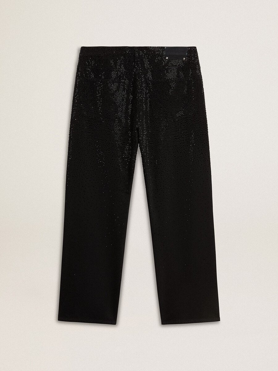 schwarze herrenjeans mit lockerer passform und durchgehendem kristallbesatz mit farbverlauf