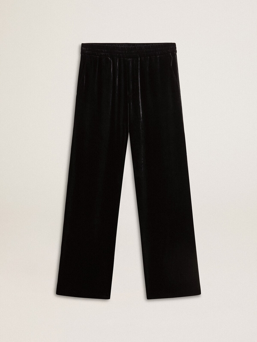herrenhose in schwarzem samt-look