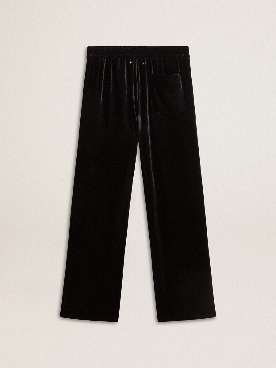 herrenhose in schwarzem samt-look