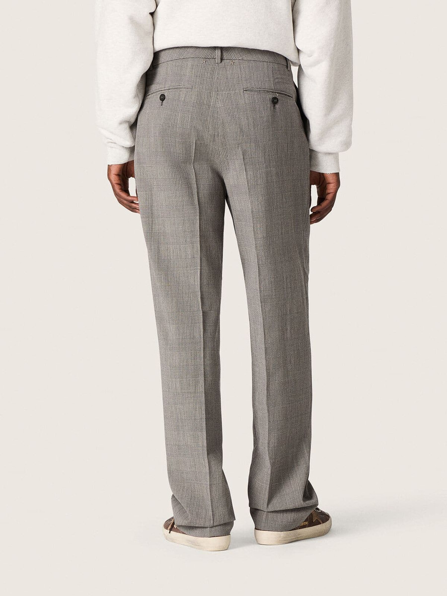 schmal geschnittene herrenhose in grauem prince-of-wales-karo.