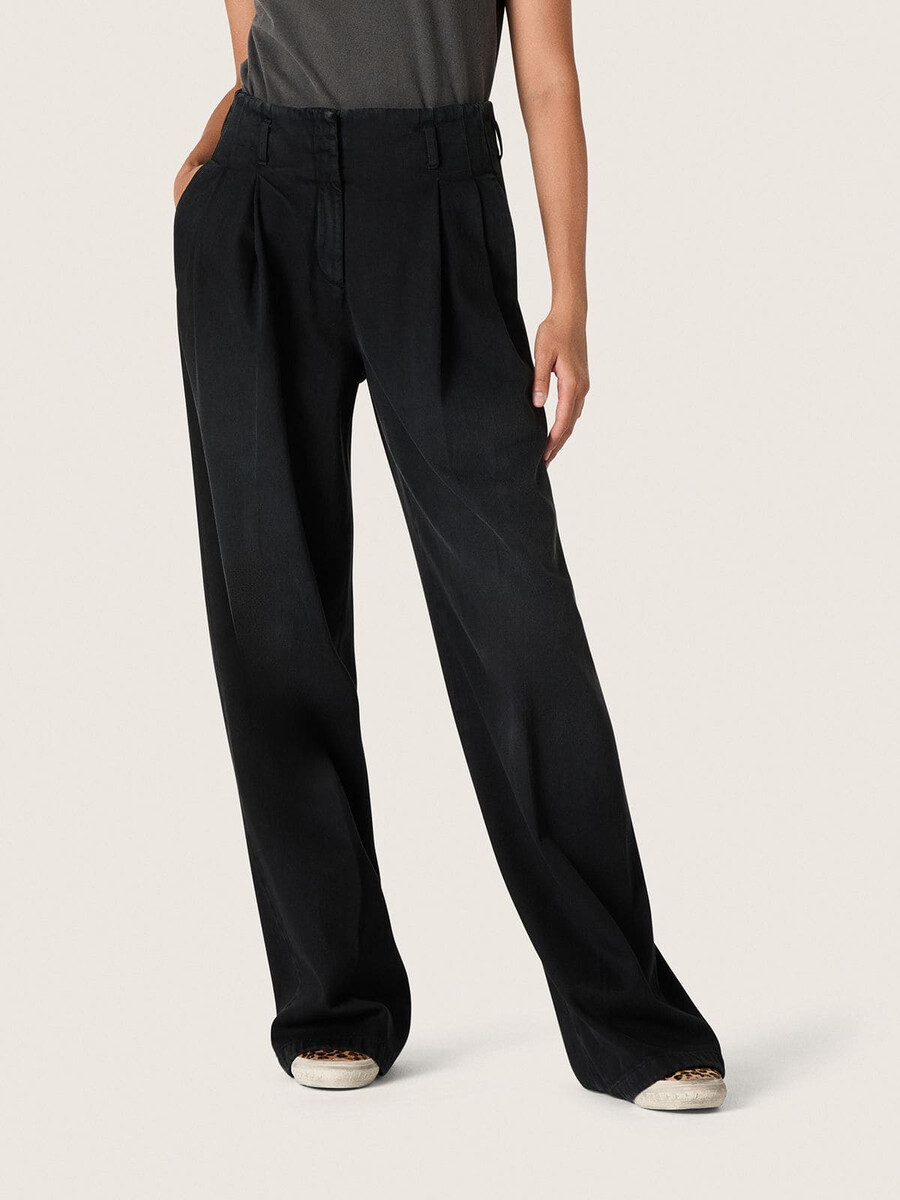 schwarze damenhose aus baumwolldenim mit used-look