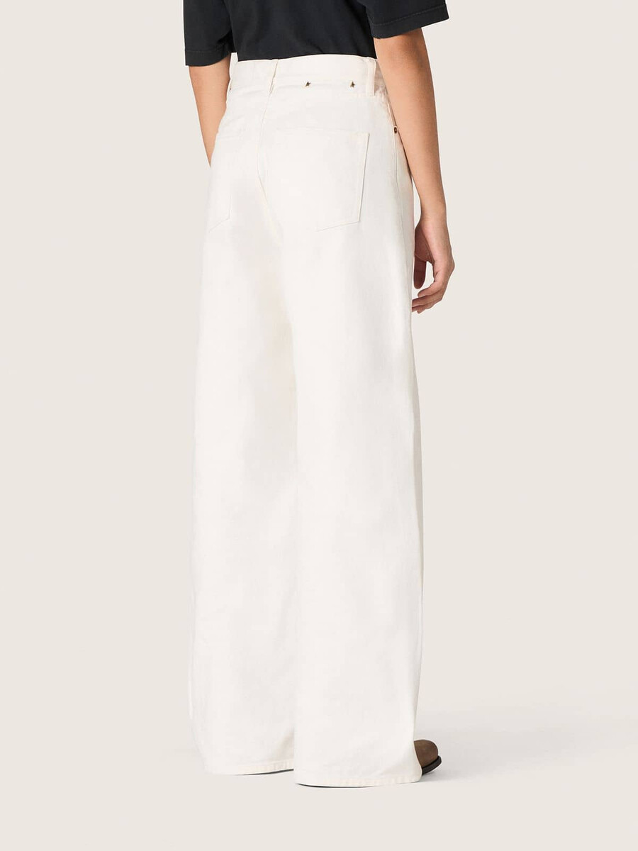 goldene boyfriend-jeans für damen aus optisch weißem bull-denim