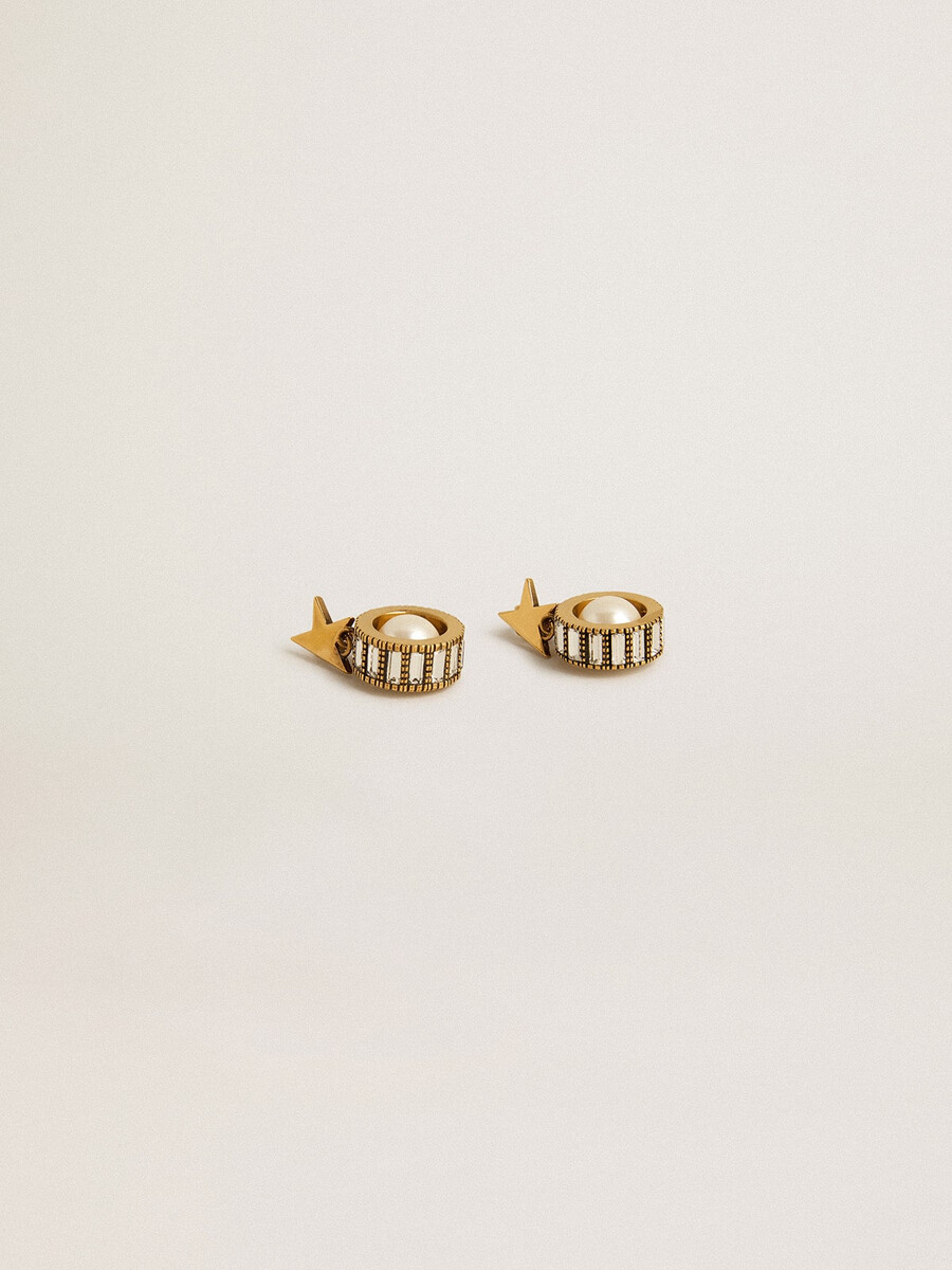 ohrringe mit goldenem stern und perle