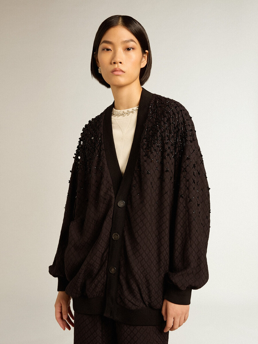 schwarze damenstrickjacke mit schattierter stickerei