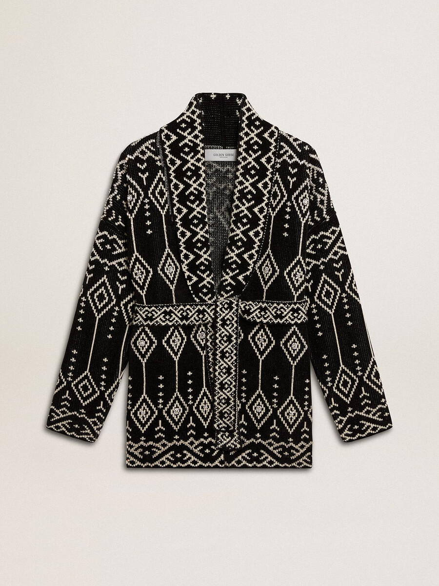 schwarze damenstrickjacke mit gürtel und kristallen