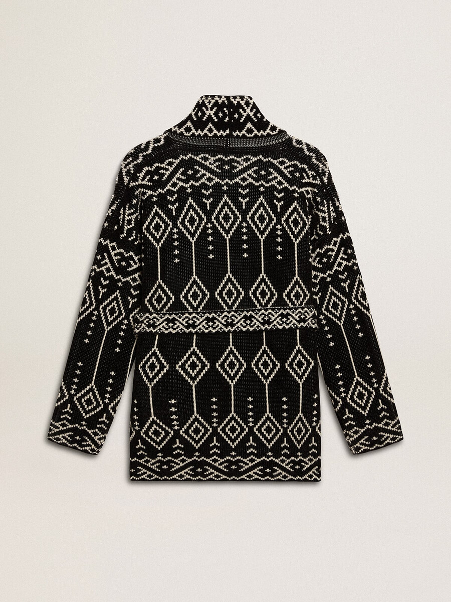 schwarze damenstrickjacke mit gürtel und kristallen