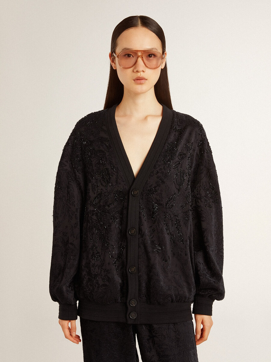 schwarze damenstrickjacke mit ton-in-ton-toile-de-jouy-perlenstickerei