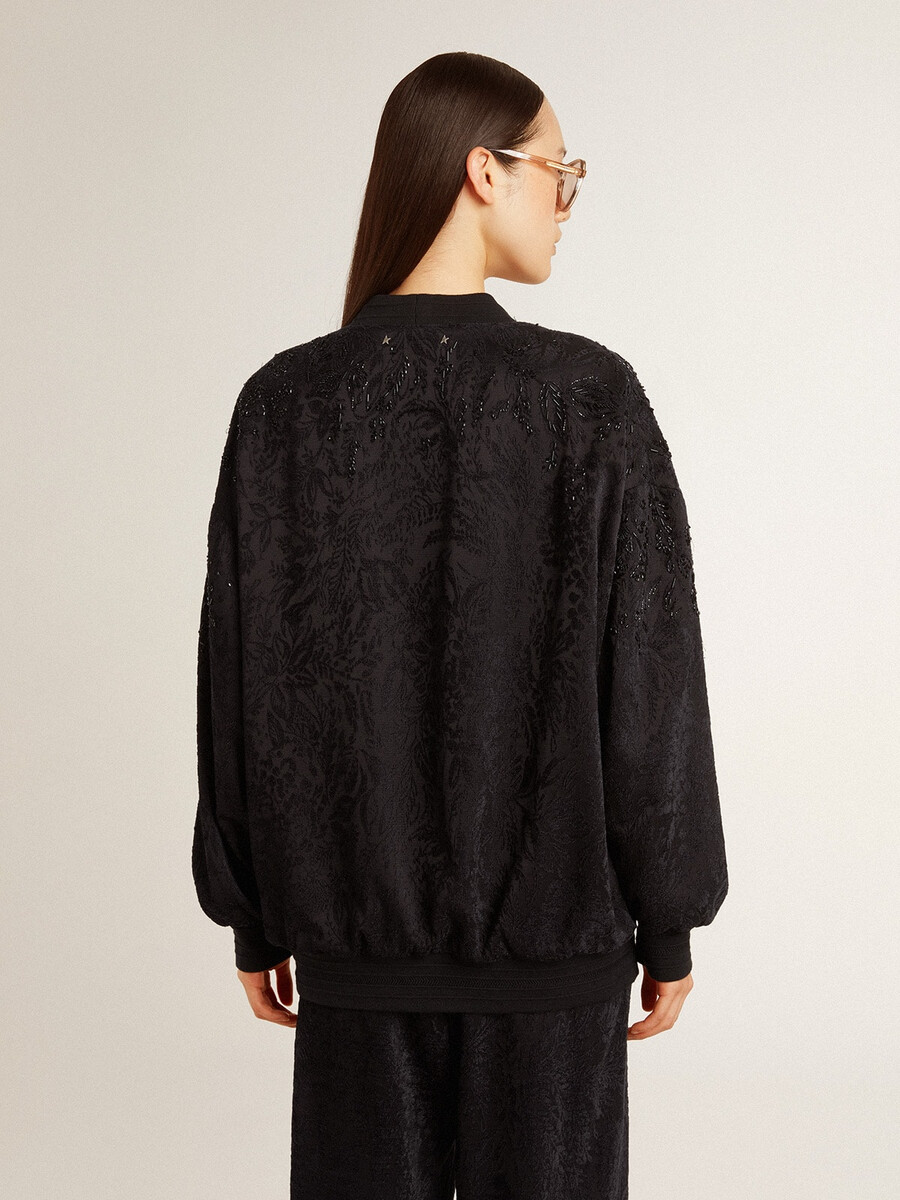 schwarze damenstrickjacke mit ton-in-ton-toile-de-jouy-perlenstickerei