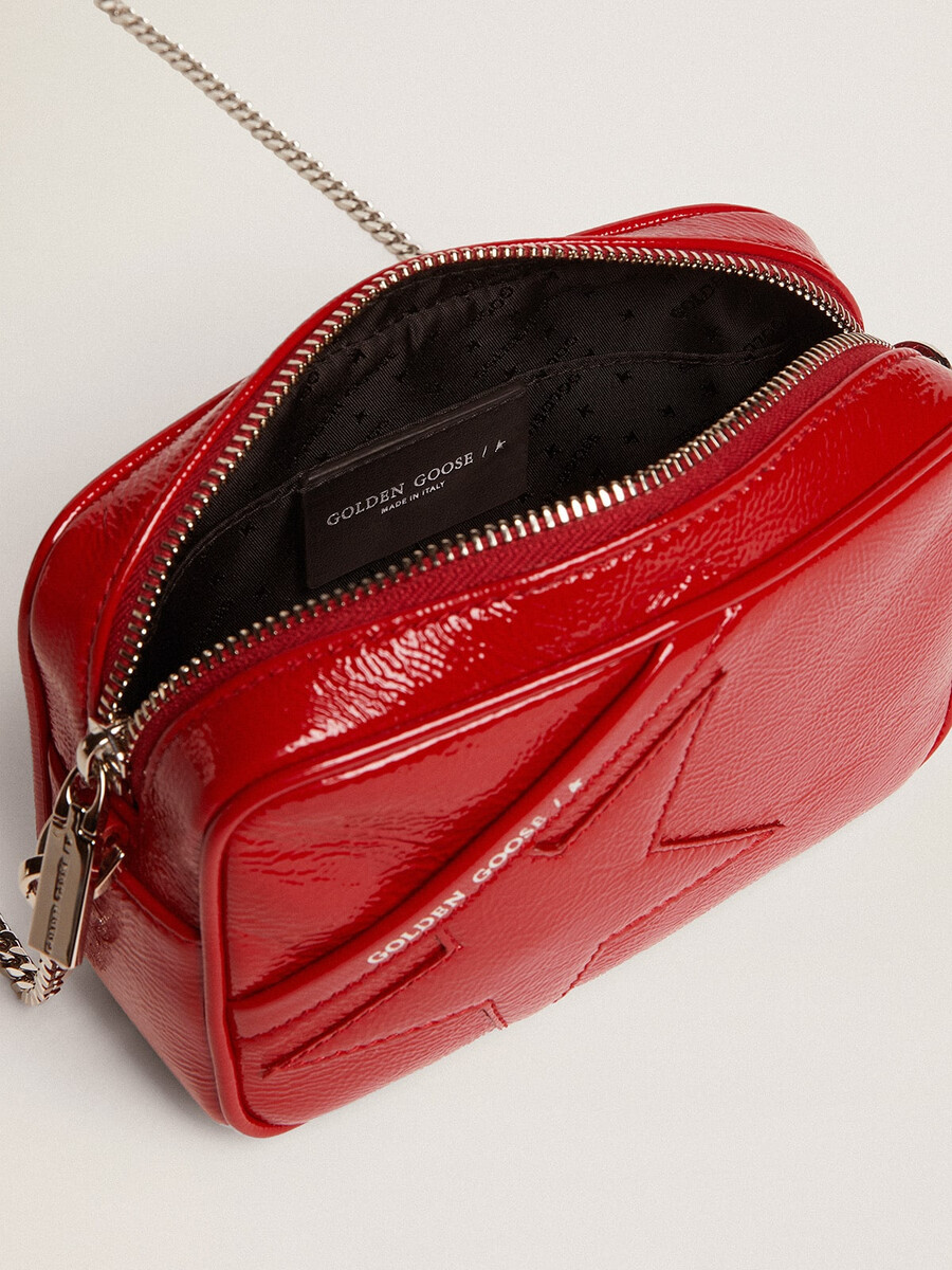 mini-sterntasche für damen aus rot lackiertem leder mit ton-in-ton-stern