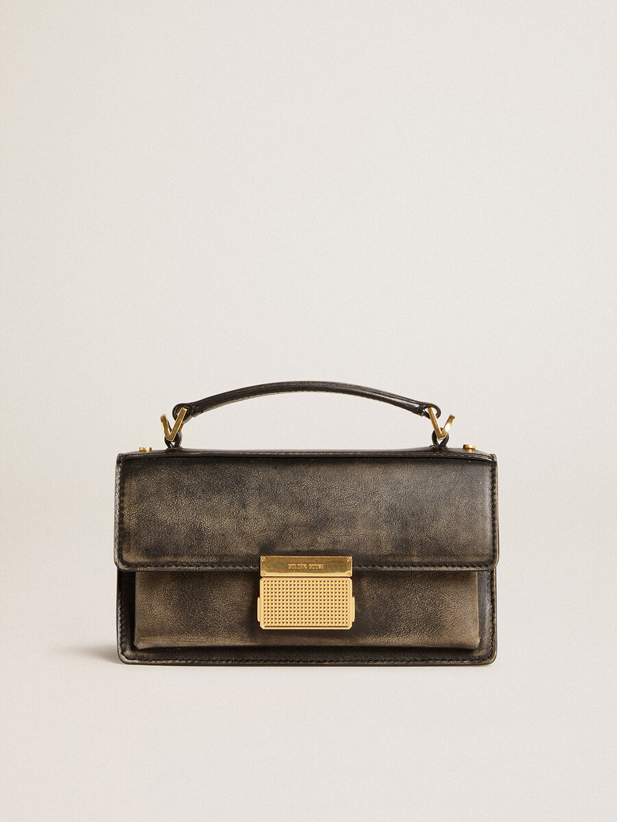 kleine venezia-tasche aus schwarzem vintage-leder mit goldenen details