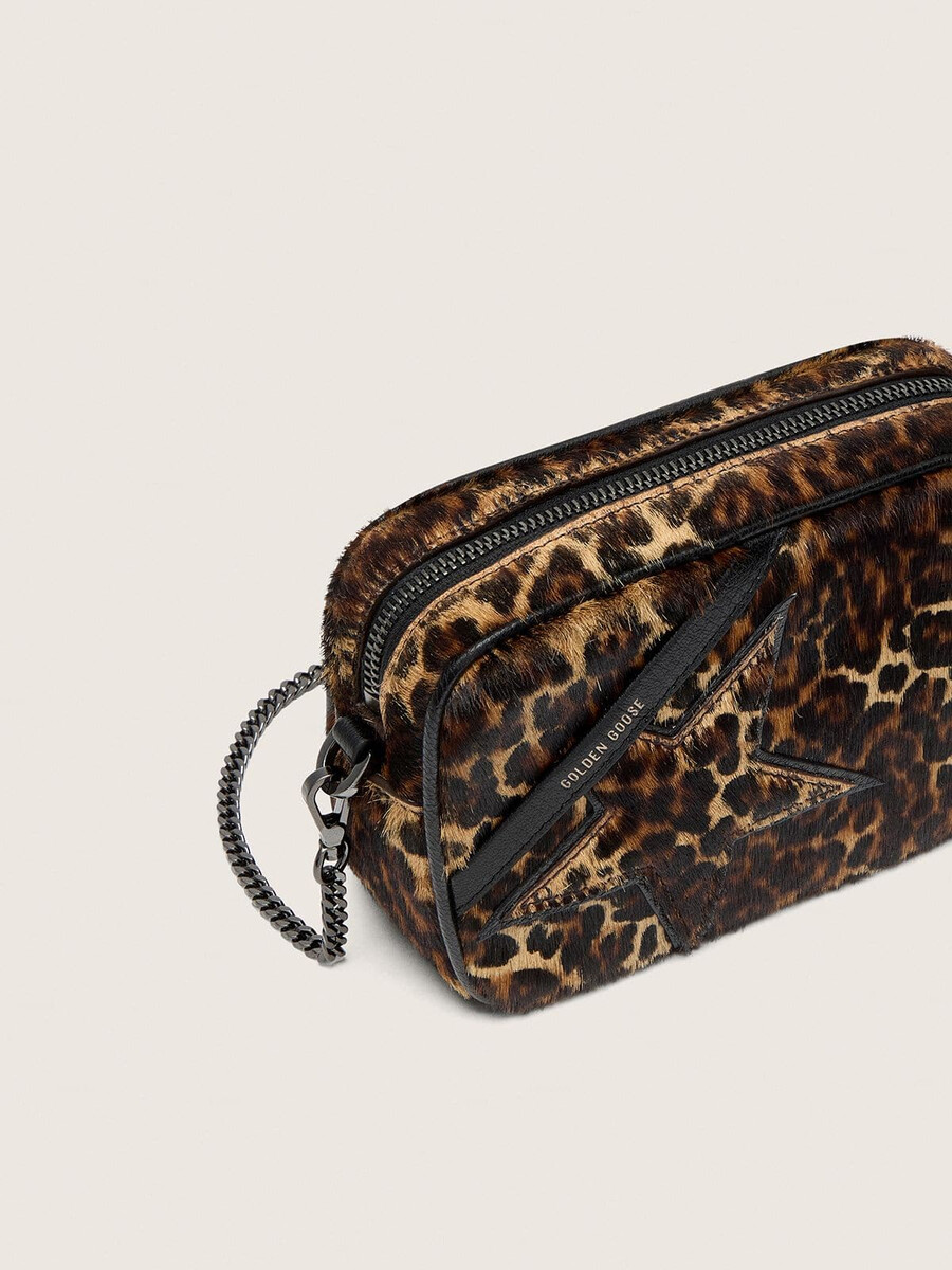 mini star bag aus ponyfell mit animal-print und ton-in-ton-stern