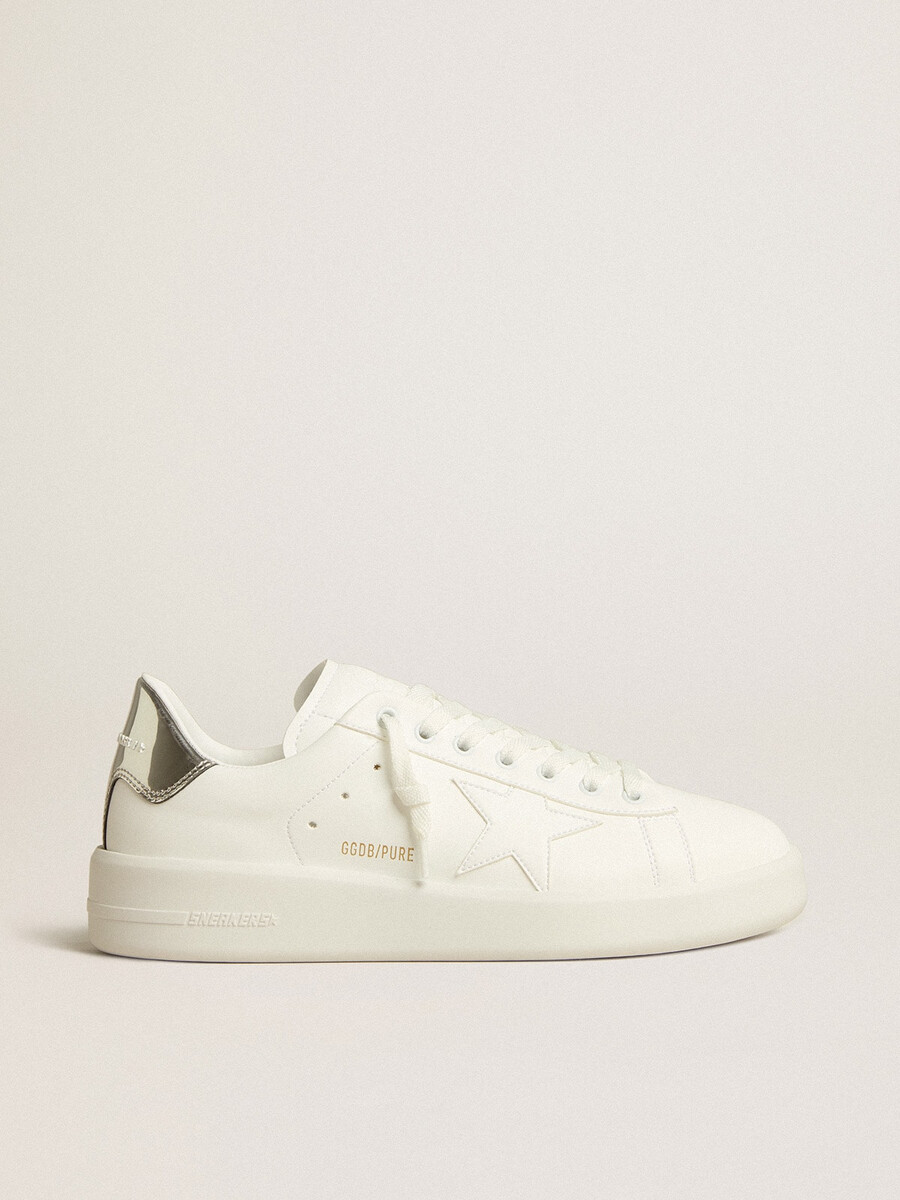 purestar herrenschuh aus biobasiertem material mit weißem stern und fersenlasche in spiegeloptik.