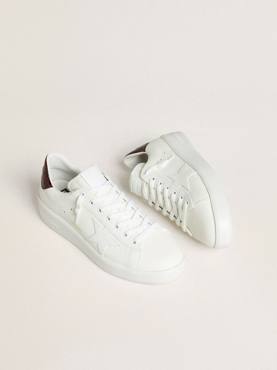 purestar herrenschuh mit weißem lederstern und bordeauxroter fersenlasche aus leder mit krokoprägung.