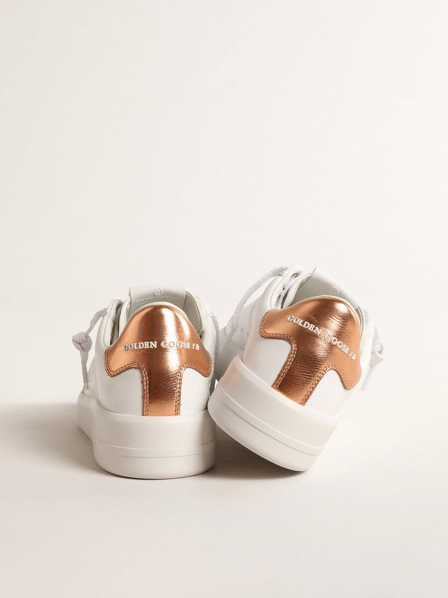 purestar damenschuh aus biobasiertem material mit fersenlasche aus bronzefarbenem metallic-leder