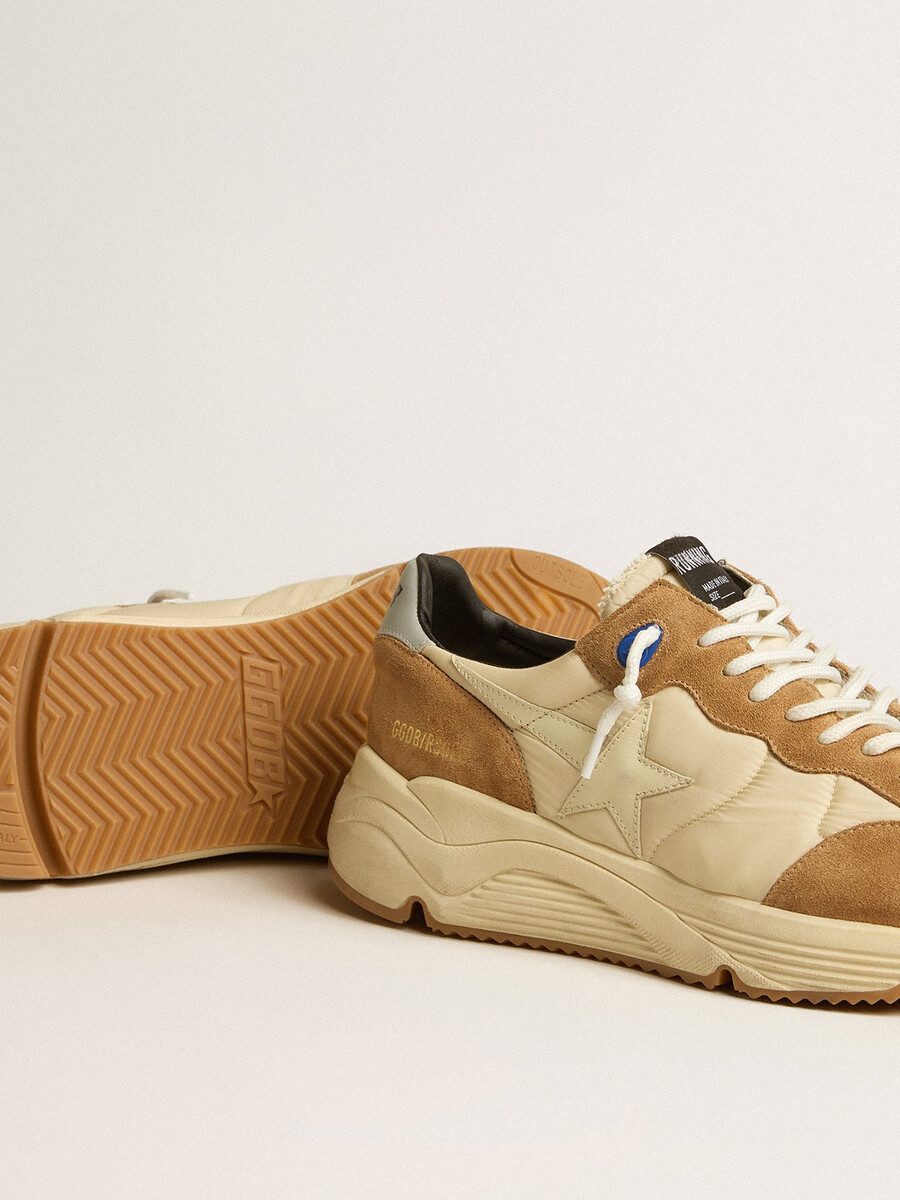 laufschuhsohle für herren aus elfenbeinfarbenem nylon und tabakfarbenem wildleder