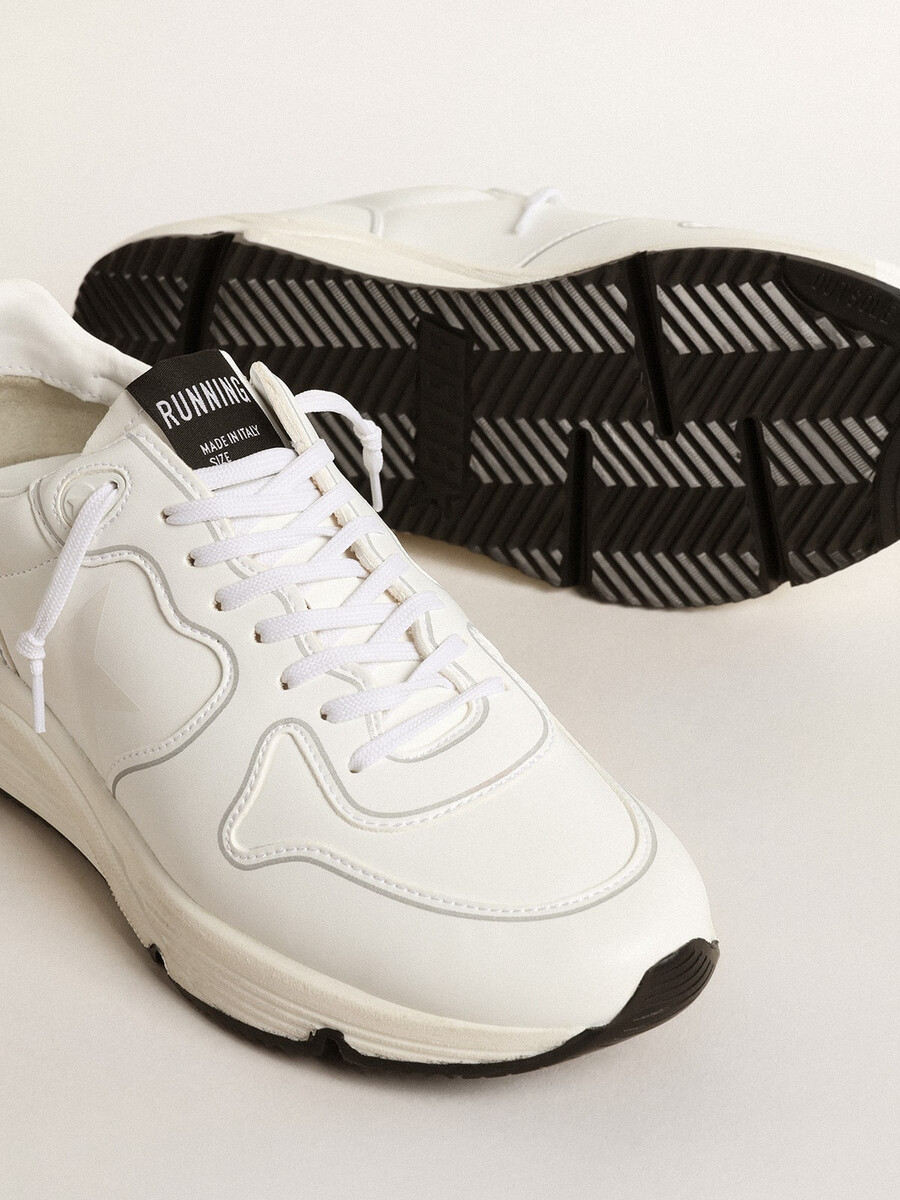 laufschuhsohle aus biobasiertem material für damen mit weißem stern und fersenlasche