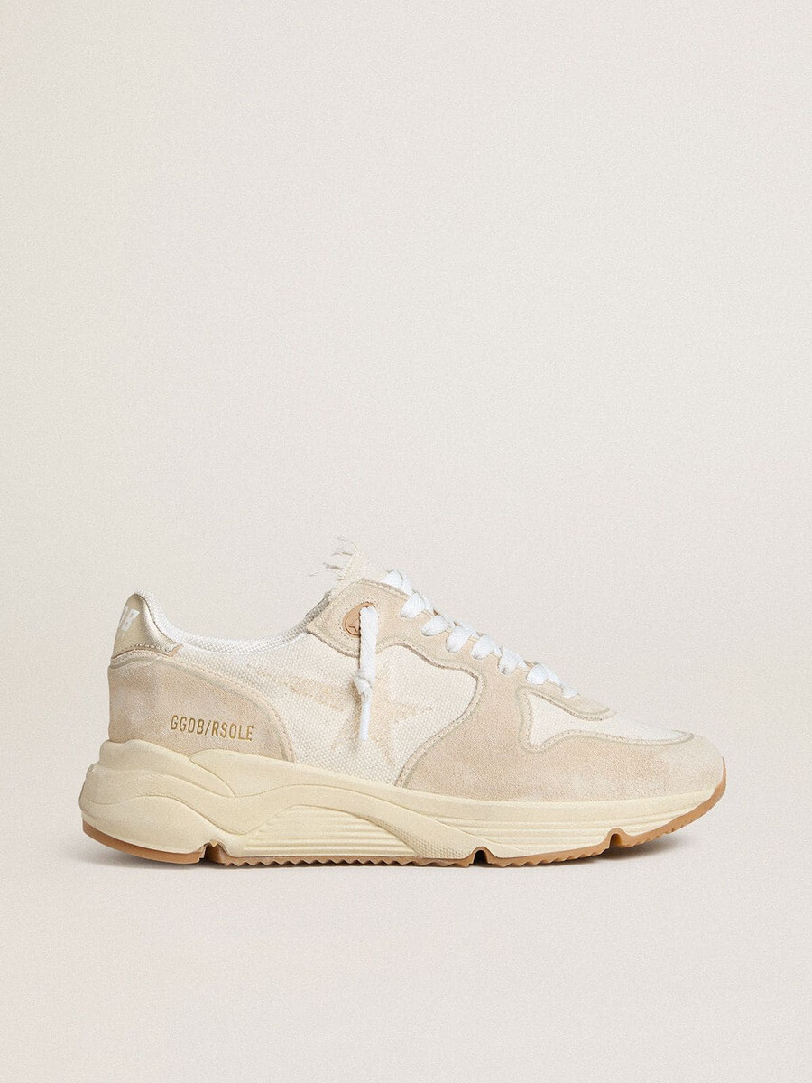 laufschuh für damen aus canvas mit beigefarbenem stern und fersenlasche aus platinfarbenem metallic-leder.