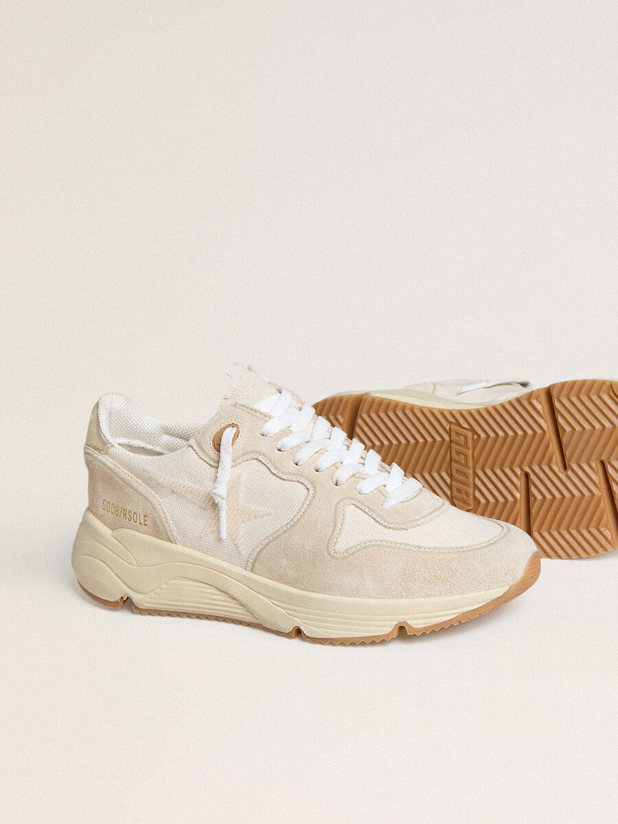 laufschuh für damen aus canvas mit beigefarbenem stern und fersenlasche aus platinfarbenem metallic-leder.