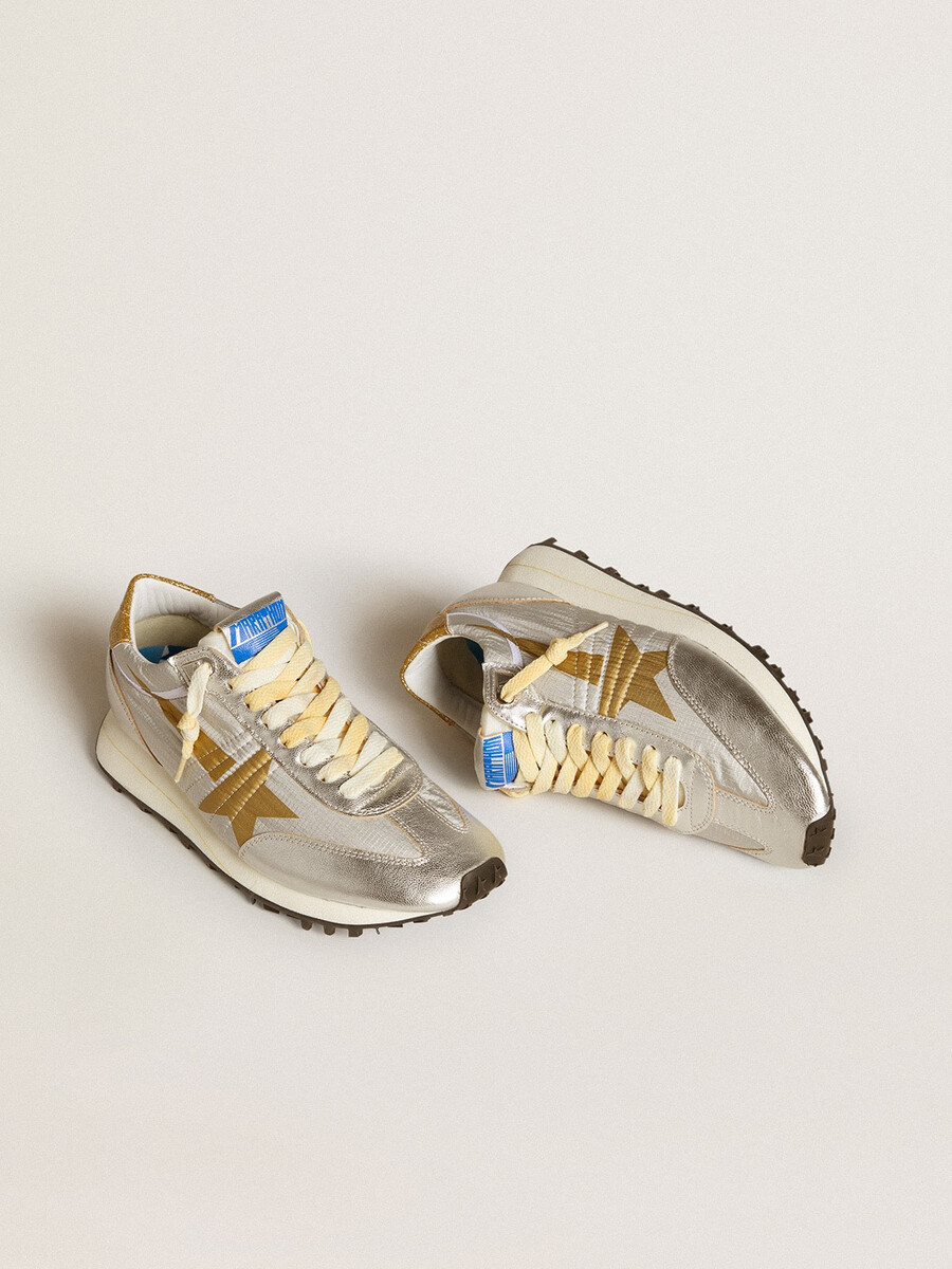 damen-marathonschuh mit silbernem ripstop-nylon-obermaterial und goldenem stern