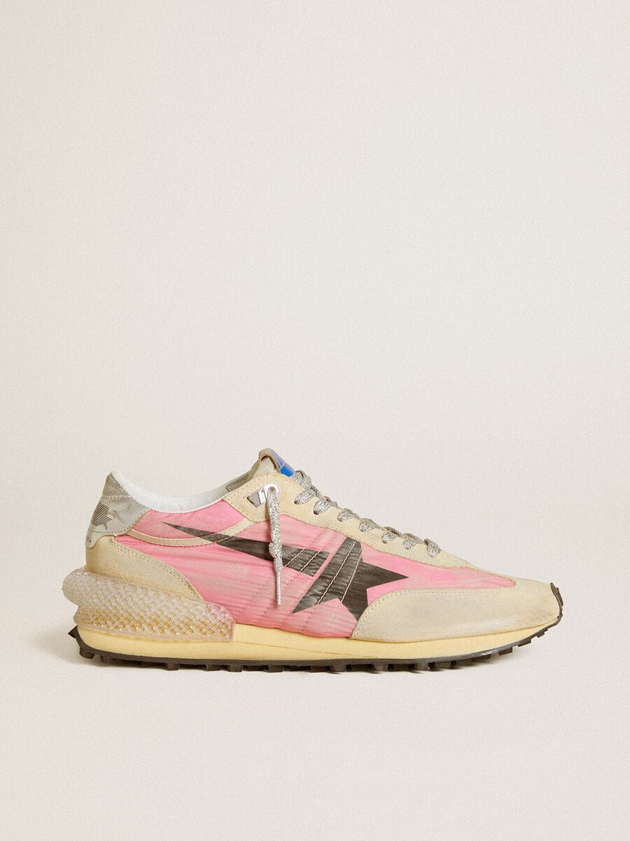 damen-marathonschuh aus rosa nylon und beigem wildleder mit schwarzem sternaufdruck