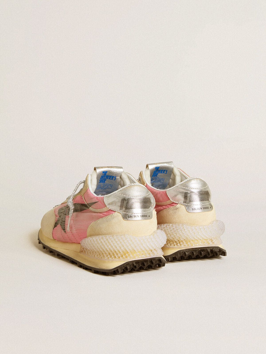 damen-marathonschuh aus rosa nylon und beigem wildleder mit schwarzem sternaufdruck