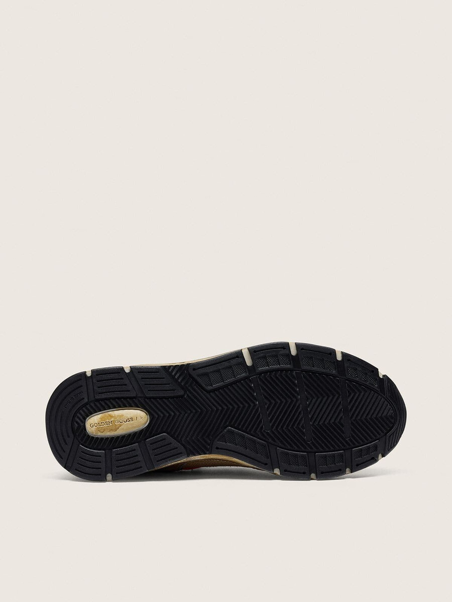 damen-sneaker „dad-star aus goldlaminiertem leder und mesh mit weißem lederstern und goldfarbener fersenlasche.