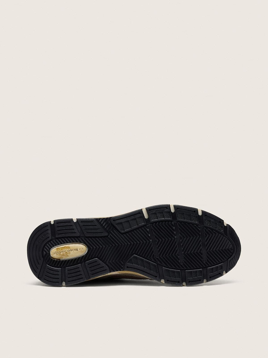 damen-sneaker „dad-star aus taubengrauem wildleder und silbernem mesh mit weißem lederstern und wildleder-fersenlasche.