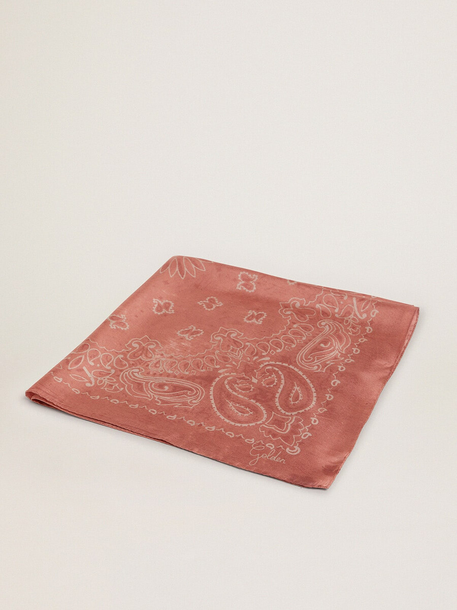 altrosa schal mit paisleymuster