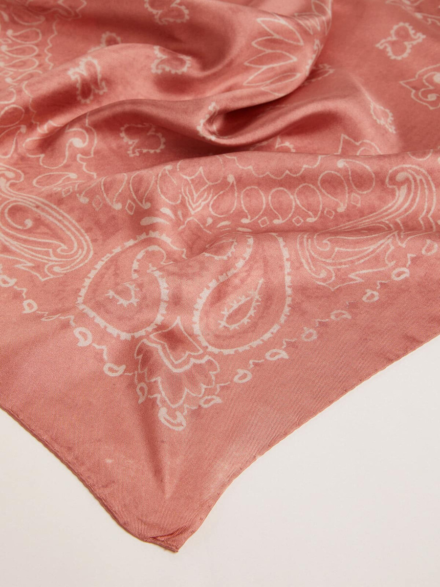 altrosa schal mit paisleymuster