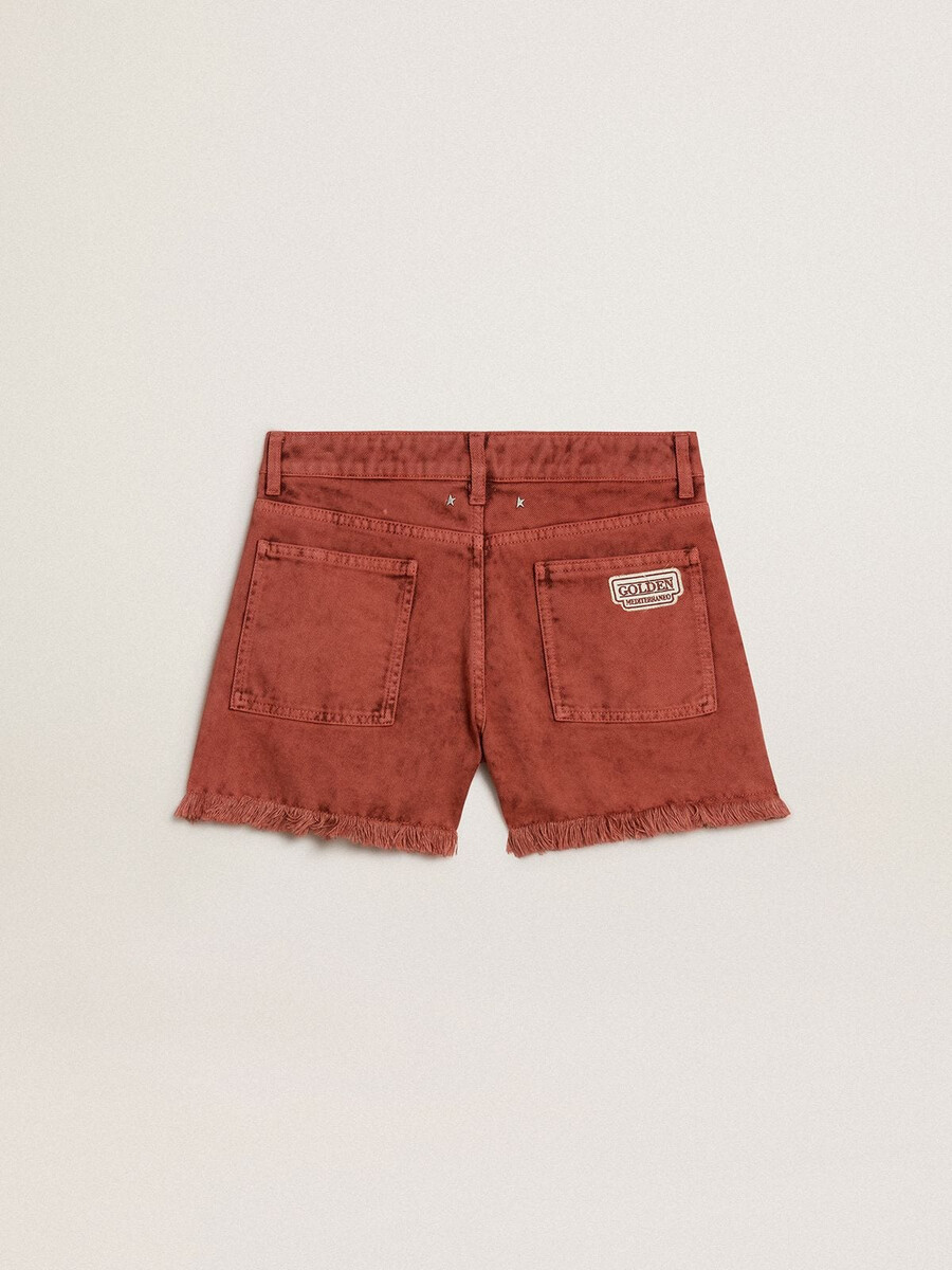 damenshorts aus ziegelrotem denim mit goldener mediterraneo-stickerei