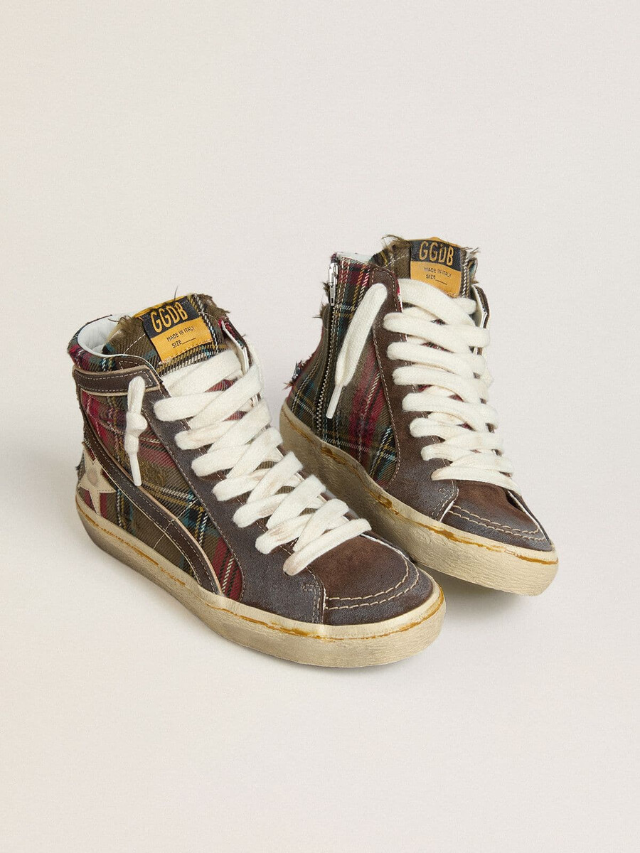 damen-sandalen in rotem tartan mit silbernem nappa-lederstern und schwarzem wildleder-akzent